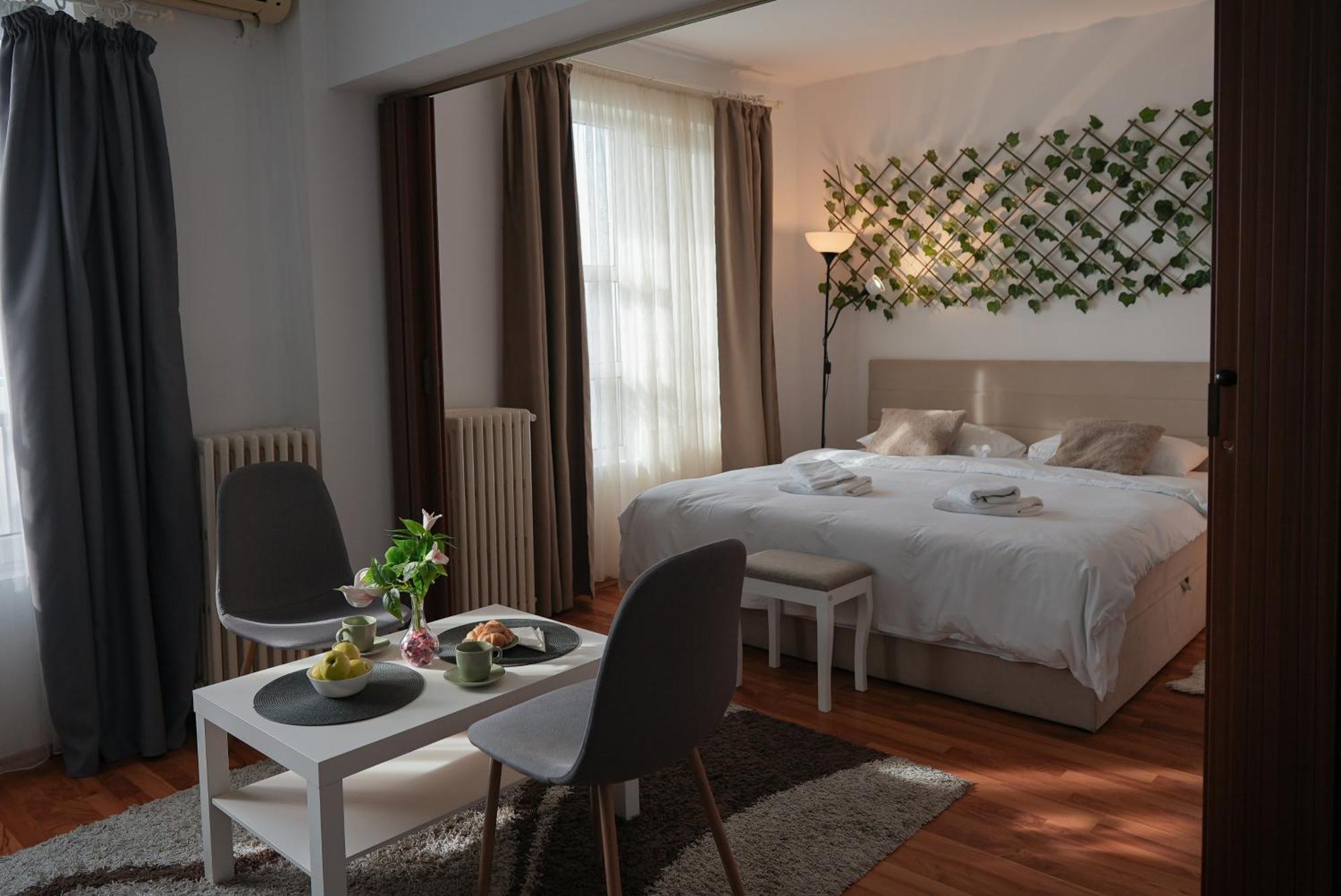 Opia Apartments - Old Town Bucarest Esterno foto